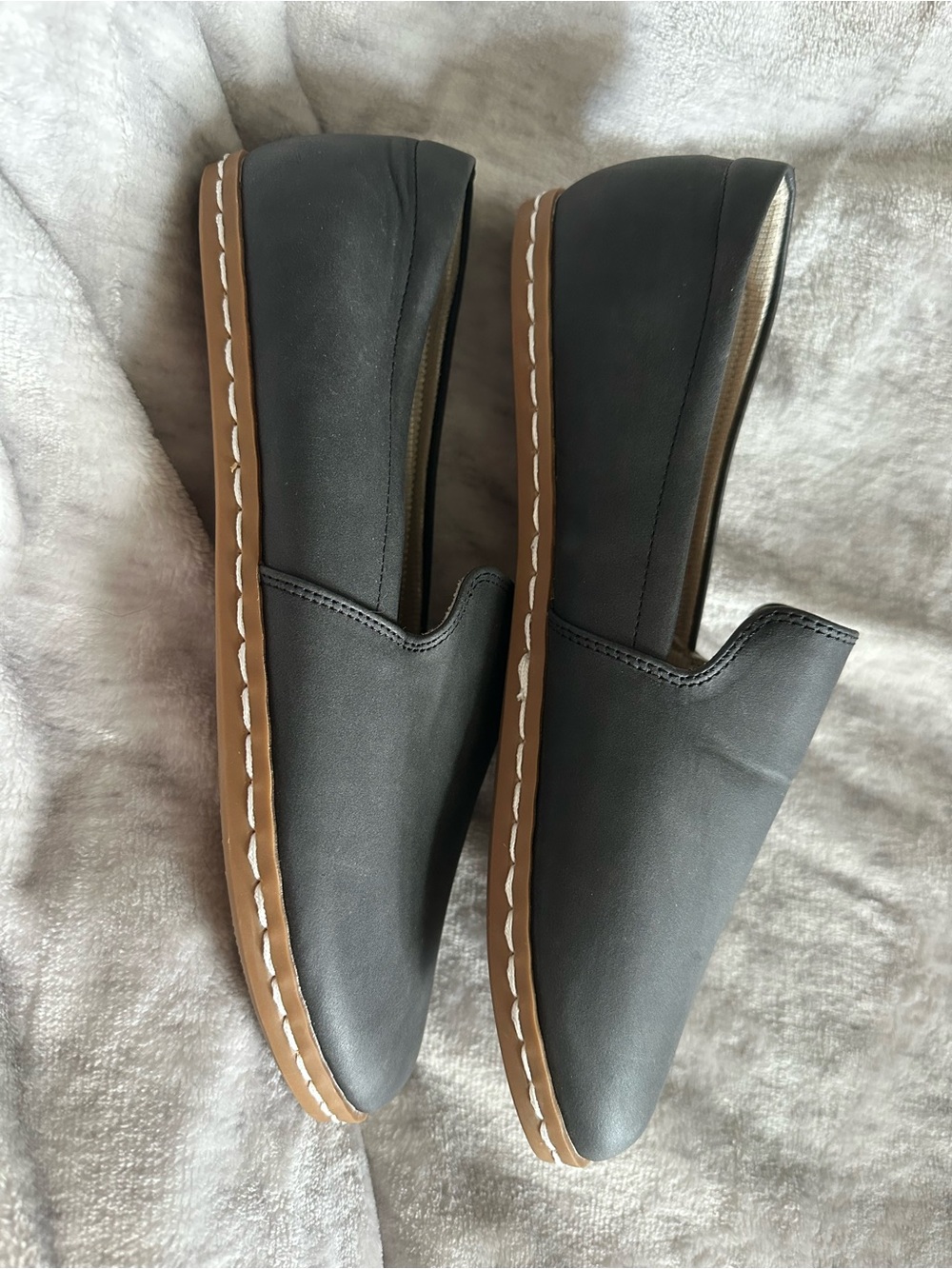 Black Slip-On Women's Loafers for Everyday Comfort - Picture 4 of 9